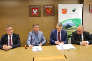Podpisanie umowy na modernizację drogi 1674K